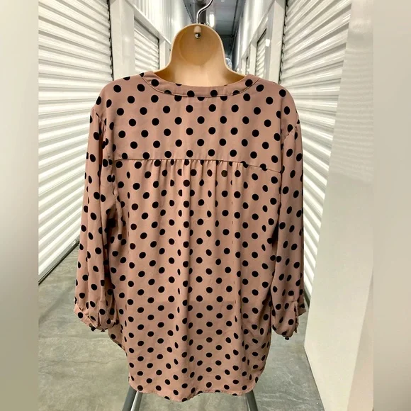 🌸Torrid Georgette Bowtie Blouse Blush Polka Dot size 1X - Picture 2 of 4